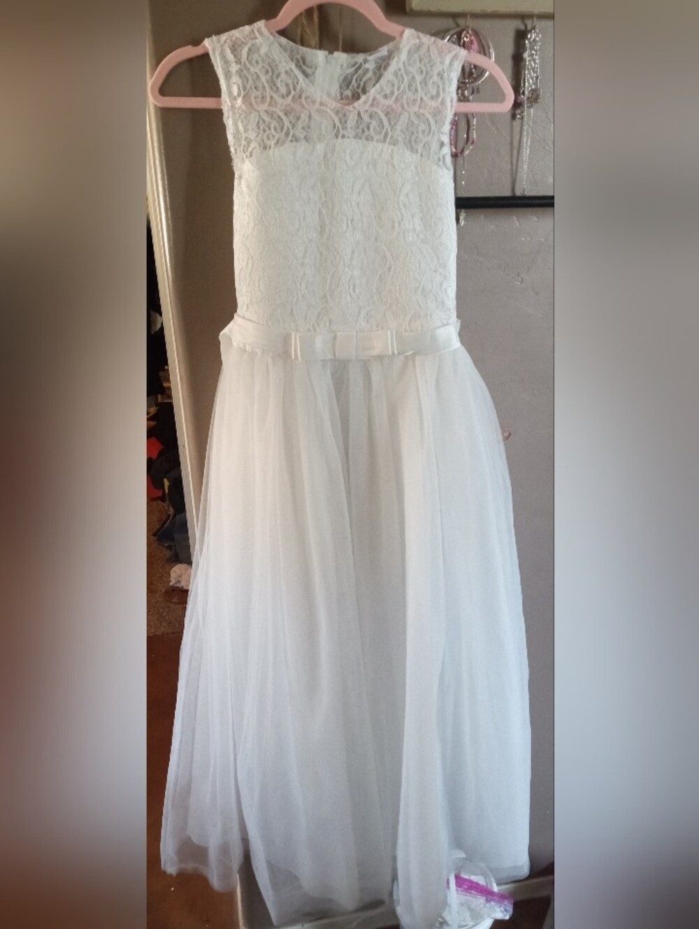 Elegant White Girls' Formal Dress with Lace Bodice and Tulle Skirt